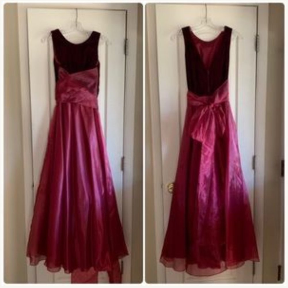 BURGUNDY FORMAL DRESS Size 7/8